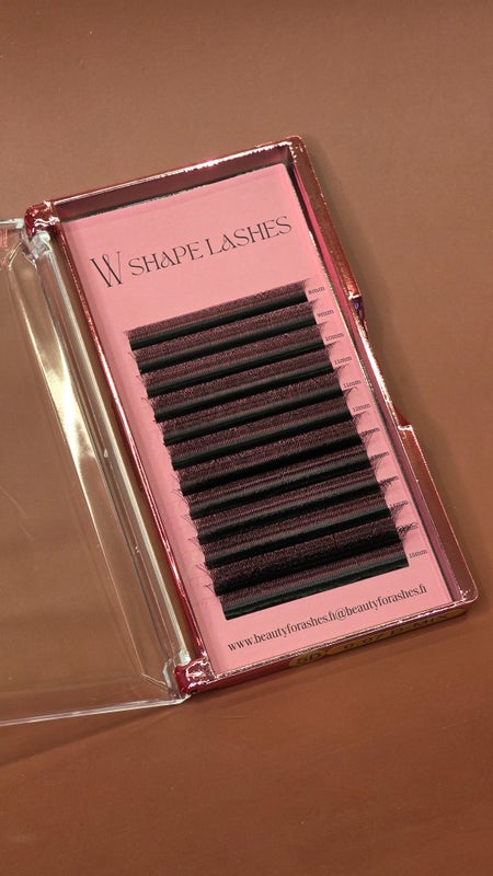 W shape lashes